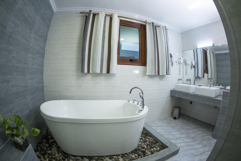 Triton Beach Hotel & Spa Guest house Maafushi