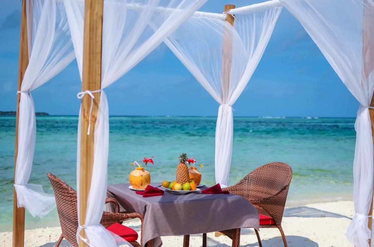 Triton Beach Hotel & Spa 3*